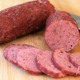 Luncheon Meat Recipe, Homemade Salami, Salami Recipe, Deli Meat Recipes, Summer Sausage Recipes, Cured Meat Recipes, Salami Recipes, Sausage Making Recipes, Homemade Sausage Recipes