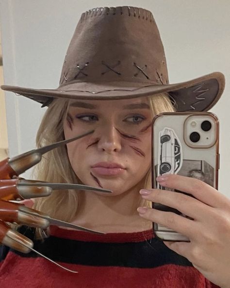 Freddy Kruger Makeup Ideas, Freddy Krueger Makeup Ideas, Freddy Krueger Makeup Cute, Freddy Makeup Women, Slasher Halloween Costume Women, Female Freddie Kruger Costume, Freddie Cruger Woman Costume, Freddy Krueger Women Makeup, Freddy Makeup Halloween