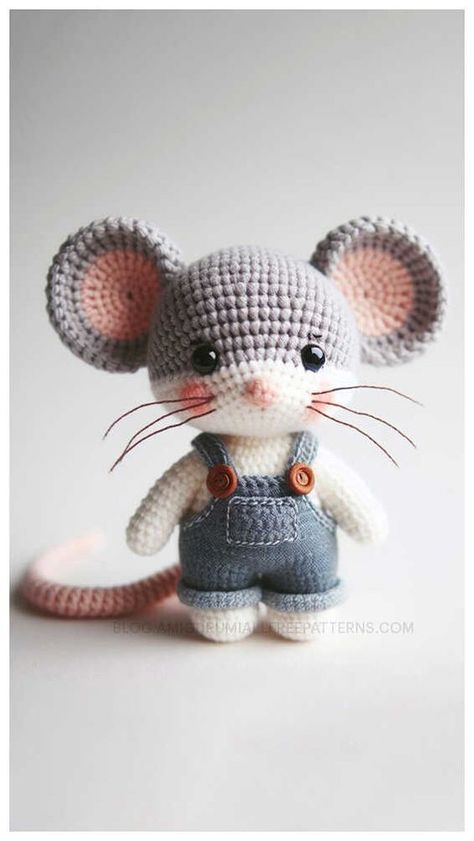 Amigurumi Mouse Crochet Free Pattern - Amigurumi #CrochetProjects, #DIYCrochet, #CrochetPatterns Crochet Mice, Cat Amigurumi Pattern, Diy Crochet Animals, Mouse Crochet, Crochet Keychains, Scrap Yarn Crochet, Crochet Toys Free Patterns, Crochet Toys Free, Cozy Crochet Patterns