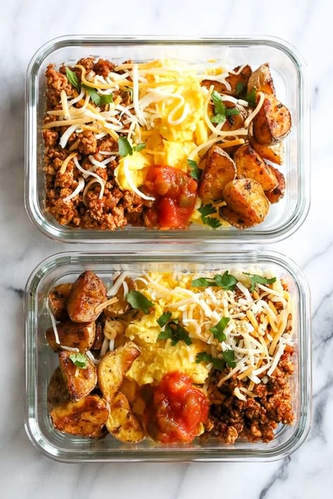 Breakfast lovers, jazz up your mornings with this Meal Prep Breakfast Taco Scramble, made with potatoes, turkey taco meat, scrambled eggs and salsa (cheese is optional!) perfect to make ahead for breakfast for the week! Taco Scramble, Breakfast Taco, Plats Weight Watchers, Turkey Taco, Prep Breakfast, Overnight Oat, Breakfast Lovers, Breakfast Tacos, Taco Meat