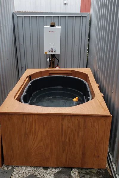 Rubbermaid Propane Heated Soaking Hot Tub (Ofuro Tub) - Instructables Ofuro Tub, Rubbermaid Stock Tank, Inexpensive Hot Tubs, Solar Pool Heater Diy, Stock Tank Hot Tub, Stock Tank Pools, Tank Pools, Stock Tank Pool Diy, Wood Burning Heaters