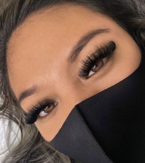 Mega Lashes With Spikes, Beautiful Lashes Extensions, Mixed Volume Lash Extensions, Medium Length Eyelash Extensions, 16 Mm Lash Extensions, Hybrid Volume Lash Extensions Styles, Lashes On Big Eyes, Lash Extensions For Big Round Eyes, Textured Lash Extensions