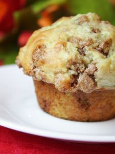 Cinnamon Chip Muffin Recipe, Fruit Breakfast Recipes, Cinnamon Chip Muffins, Cinnamon Chip Recipes, Dessert Breads, Fresh Fruit Recipes, Cinnamon Chips, Cheese Muffins, Fruit Breakfast