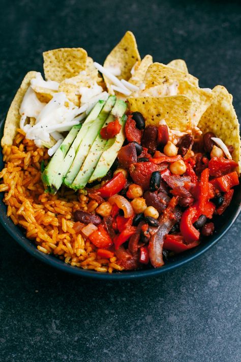 #Vegan Bean Chilli Nacho Bowl Nacho Bowl, Vegan Bean, Vegan Chilli, Bean Chilli, Vegan Beans, Appetizer Bites, Vegan Appetizers, Hearty Meals, Vegan Eating