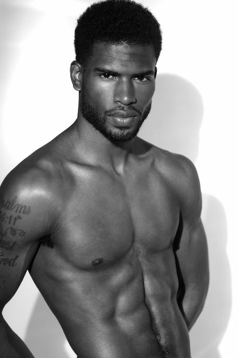 Gym Men Motivation, Broderick Hunter, Hunger Magazine, Gym Pictures, Dark Skin Men, Beauty Goals, Beautiful Lips, Black Is Beautiful, Gym Men