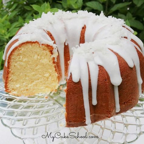 Coconut Pound Cake Coconut Pound Cake Recipe, Coconut Pound Cake, Peach Pound Cakes, Coconut Pound Cakes, Coconut Cream Cake, Coconut Cake Recipe, Sour Cream Pound Cake, School Cake, Coconut Desserts