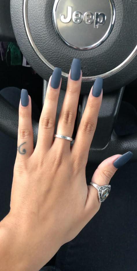 Matte Nails Different Colors, Sns Matte Nails, Dip Nail Ideas Matte, Matte And Sparkle Nails, Navy Dip Powder Nails, Navy Nails Matte, Easy Matte Nails, Winter Matte Nails Colors, Navy Blue Matte Nails Design