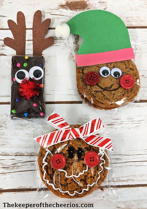 Kids Christmas Treats prepackaged treat idea  #christmas #christmastreat #schooltreat #rudolphbrownie #Elfcookie #gingerbreadgirlcookie Kids Christmas Treats, School Christmas Party, Treats Christmas, Kids Christmas Party, Christmas School, Preschool Christmas, Christmas Classroom, Mom Christmas, Homemade Christmas Gifts