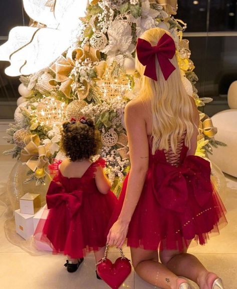 Baby Christmas Photoshoot, Beautiful Photoshoot Ideas, Daughter Christmas, Christmas Family Photos, Future Mom, Christmas Photoshoot, Mommy Life, Mother And Baby, Mom Outfits