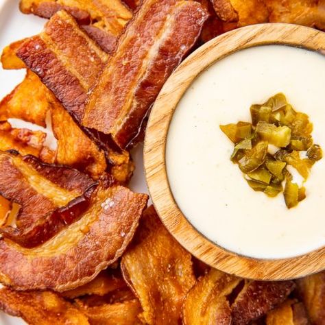 These keto chips are crispy, easy to make, and made of bacon! They're the perfect chip to go with your guac or other keto dips, and you'll become addicted at first bite. #keto #lowcarb #snack #appetizer #bacon Dip For Potato Chips, Keto Dips, Keto Chips, Bacon Chips, 40 Aprons, Hot Crab Dip, Baked Bacon, Creamy Corn, Chips Recipe