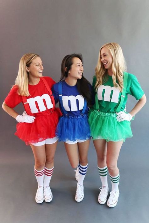 M&m Costume, Diy Fantasia, Best Friend Costumes, Creative Halloween Costumes Diy, Meme Costume, Kostum Halloween, Friend Costumes, Cute Group Halloween Costumes, Teen Halloween