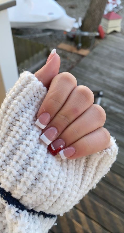 Square Santa Hat Nails, New Year French Nails, Simple Christmas French Tip Nails, Santa Hat French Tip Nails, White French Tip Christmas Nails, Christmas Hat Nails, French Tip Nails Christmas, French Tip Christmas Nail Ideas, French Christmas Nails