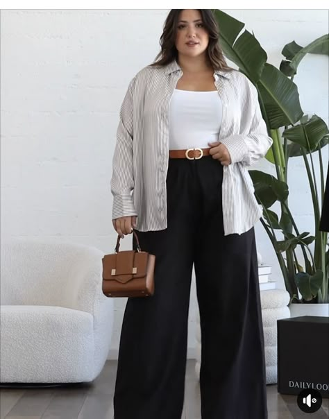 Plus Size Business Attire, Curvy Casual Outfits, Plus Size Looks, Look Plus Size, Professional Outfits Women, Business Casual Outfits For Work, Business Casual Outfits For Women, Queen Size Bed, Fashion Mistakes