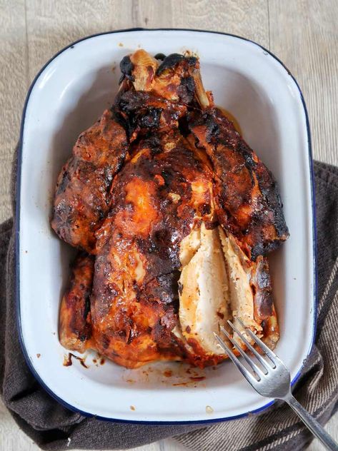 Cooking Whole Chicken, Whole Chicken Recipes, Tasty Meat, Chicken Easy, Roast Chicken Recipes, Roast Dinner, Stuffed Whole Chicken, Dinner Entrees, Oven Baked Chicken