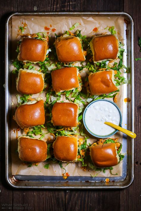 All of your favorite Buffalo wing flavors sandwiched inside a mini brioche bun…touchdown! Wing Flavors, Buffalo Chicken Sliders, Mini Sliders, Slider Sandwiches, Buffalo Wing, Brioche Bun, Chicken Sliders, Buzzfeed Food, Buffalo Wings