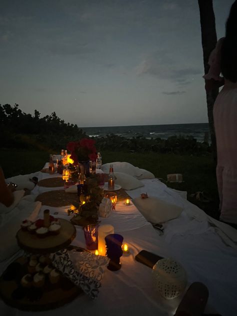 Picnic With Candles, Candle Lit Picnic, Candlelit Picnic, Picnic Candles, Friends Table, Beach Candles, Table With Candles, Birthday At The Beach, Group Shoot