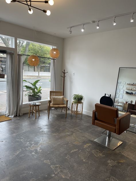 Calming, minimalist salon vibes. #salonvibes #salonplants #bohosalon #boho #bohochic #salondecor #saloninspo #minverabeauty #wonderwallhairco #pointpleasantsalon #pointpleasantnj #beachysalondecor Salon Retail Area, Vintage Salon Decor, Minimalist Salon, Small Hair Salon, Point Pleasant Beach Nj, Point Pleasant Beach, Point Pleasant, Salon Ideas, Salon Decor