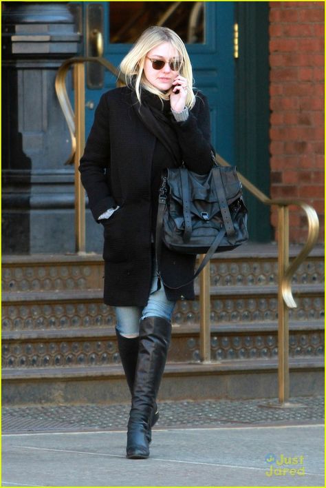 Dakota Fanning Dakota Fanning Street Style, Dakota Fanning Style, Nyc March, Proenza Schouler Ps1, Proenza Schouler Bag, New Short Hairstyles, Cold Weather Outfit, Dakota Fanning, Grace Moretz