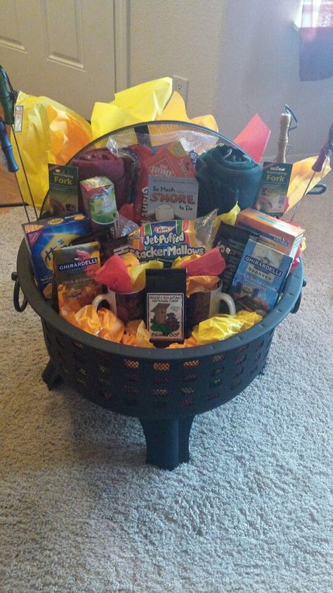 Silent Auction Gift Card Display Ideas, Classroom Basket Ideas Silent Auction, $100 Raffle Basket Ideas, Classroom Auction Basket Ideas, Auction Theme Baskets, Social Prizes Silent Auction, Silent Auction Ideas Fundraising Events, Fire Pit Gift Basket, Church Basket