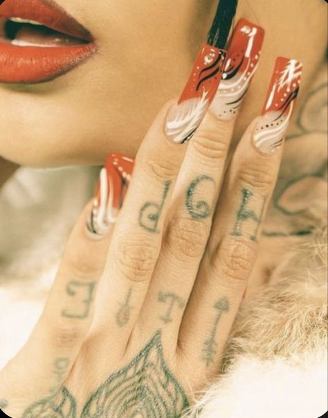 Old School Nails Acrylic, Chonga Style, Chicana Nails Designs, Low Rider Nails, Chicano Nails Designs, Barbwire Nails, Red Nails Y2k, Chicana Nails Acrylic, Old School Nail Designs