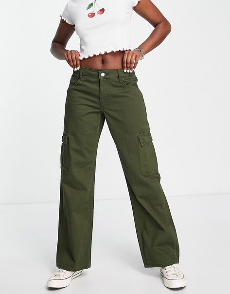 Jeans by New Look Make your jeans jealous Low rise Belt loops Functional pockets Straight fit Inspi Outfit, Look Wide Leg, Coloured Jeans, Combat Trousers, Look Jean, Flattering Jeans, Jeans Cargo, Shorts Co Ord, Dark Khaki