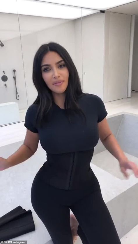 Waist Trainer Outfit, Kardashian Waist Trainer, Kim Kardashian Workout, Kim Kardashian Closet, Kim Kardashian Fashion, Kim Kardshian, Kardashian Workout, Waist Trainer Before And After, Mario Dedivanovic