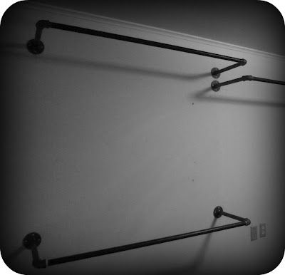 DIY Clothing Racks Made from Simple Black Iron Pipes! Great Way to Mount Your Own Cheap Clothing Racks and Set them up just the way that fits your needs best! / via Concrete+NailPolish Clothes Rack Diy, Diy Clothes Rack Pipe, Closet Diy, Diy Clothes Rack, Clothing Racks, غرفة ملابس, Iron Pipe, Diy Closet, Diy Clothing