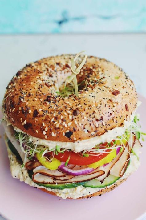 Veggie Hummus Bagel Sandwich Turkey Mozzarella Sandwich, Gourmet Turkey Sandwich, Bagel Sandwich Photography, Sandwich Ideas Simple, Fall Sandwich Ideas, Phyllo Breakfast, Hummus Bagel, Big Breakfast Ideas, Beautiful Sandwiches