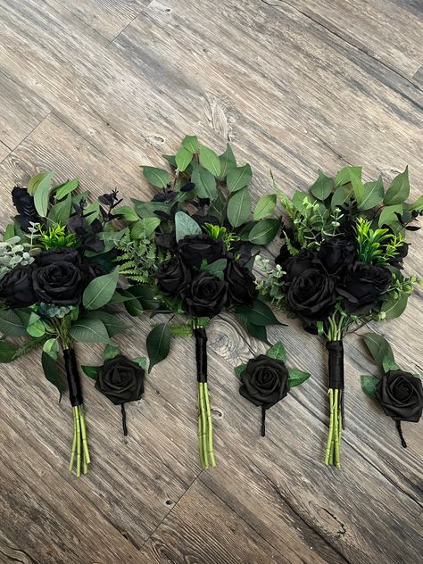 Dark Green Bridesmaid Bouquet, Black Wedding Flowers Bouquet, Black Bridesmaid Bouquet, Goth Bouquet, Black Flower Bouquet, Simple Bridesmaid Bouquets, Black Rose Bouquet, Rose Bridesmaid Bouquet, Gold Wedding Bouquets