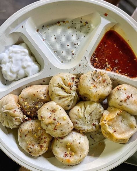 Non Veg Aesthetic, Momos Pic Food, Momos Aesthetic, Veg Street Food, Momos Chicken, Snacks Platter, Veg Momos, Coffee Doodle, Vegetarian Fast Food