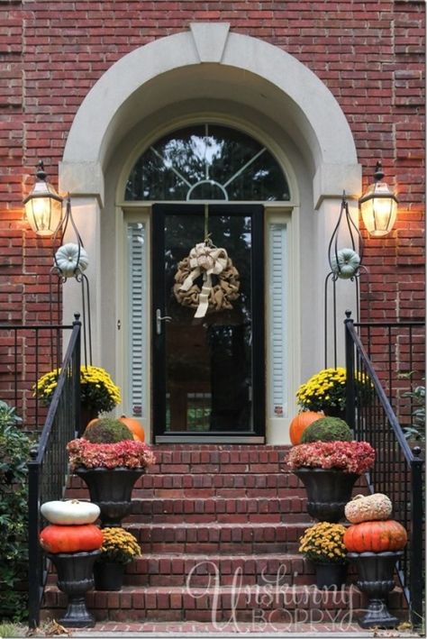 fall porch Front Stoop Decor, Stoop Ideas, Stoop Decor, Fall Porches, Rustic Front Porch, Diy Porch Decor, Front Stoop, Strictly Business, Fall Porch Decor