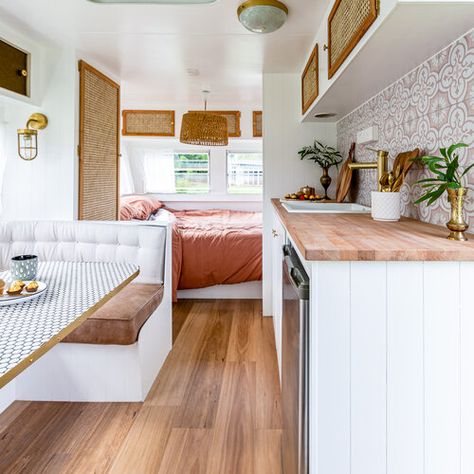 Husbil Makeover, Caravan Renovation Diy, Caravan Interior Makeover, Viscount Caravan, Caravan Conversion, Vintage Caravan Interiors, Diy Caravan, Caravan Vintage, Caravan Living