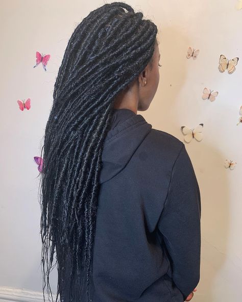 #fauxlocs #fauxlocsstyles #bohemianstyle Faux Locs Styles, Bohemian Locs, Faux Locs, Makeup Guru, Beauty Basics, Insta Makeup, Locs, Beauty Blog, Makeup Lover