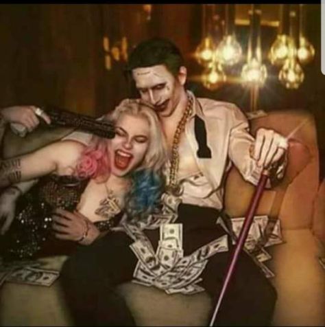 Hahaha Joker, Harley And Joker Love, Harley Quinn Halloween, Der Joker, Harley Quinn Quotes, Scary Movie Characters, 2013 Swag Era, Harley Quinn Artwork, Harley Quinn Cosplay