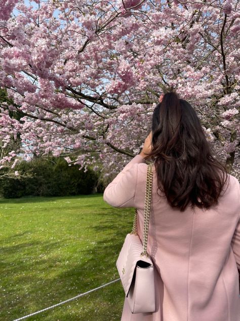 Cherry Blossom Festival Outfit, Cherry Blossom Outfit Ideas, Blossom Outfit, Cherry Blossom Outfit, Japan Winter, Cherry Blossom Girl, Vacation Photography, Cherry Blossom Festival, Pink Outfits