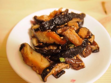 How to make a mushroom banchan from My Korean Table: Mushroom Side Dish Mushroom Side Dish, Banchan Recipe, Korean Table, Mushroom Side Dishes, Recipe Mushroom, Korean Recipe, Mushroom Vegetable, Korean Side Dishes, Korean Cooking