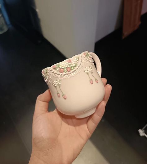 Enjoy your favorite beverages in style with this charming handmade pink tea and water cup. Adorned with a delightful strawberry design and delicate lace trim, this cup adds a touch of sweetness to your daily routine. Perfect for tea, coffee, or any refreshing drink, its unique handmade craftsmanship ensures each piece is one-of-a-kind. Whether you're treating yourself or looking for a thoughtful gift, this strawberry-themed cup is sure to bring a smile to anyone's face. Add a touch of elegance a Heart Tea Cup, Clay Cup Designs, Clay Tea Cup, Unique Tea Cups, Kitchen Wear, Strawberry Design, Pink Glasses, Tea Design, Pretty Mugs