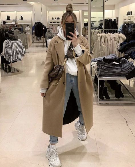 Zara Coat Outfit, Tan Trench Coat Outfit, Tan Coat Outfit, Freya Killin, Nude Outfit, York Outfits, Feminine Outfits, Trench Coat Outfit, Outfit Zara