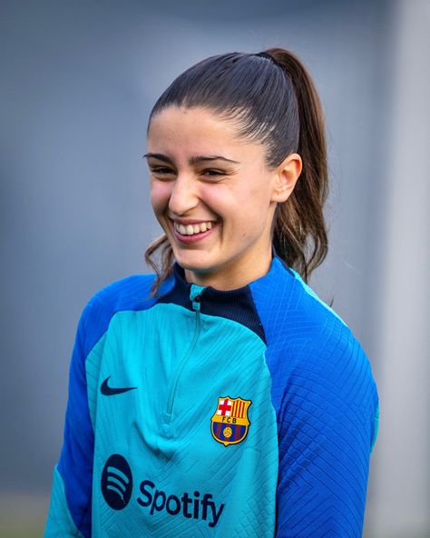 Jana Fernandes Barca, Fcb Femení, Female Football, Female Football Player, Fit People, Alex Morgan, Womens Football, Football Player, Brad Pitt