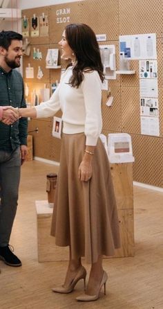 Winter Church Outfits, Looks Kate Middleton, Woman Outfit, Classic Girl, Middleton Style, Royal Outfits, Kate Middleton Style, Mode Chic, Stylish Work Outfits