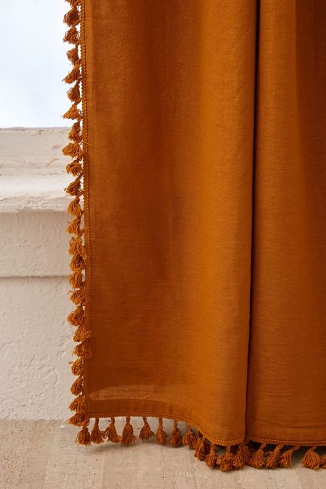 Burnt Orange Curtains, Rideaux Boho, Urban Outfitters Curtains, Orange Curtains, Window Curtains Living Room, Farmhouse Shower Curtain, Living Room Window, Farmhouse Shower, Bohemian Curtains