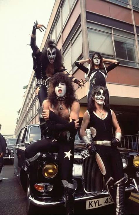 5/10/76 Kiss Group, Kiss Music, Eric Singer, Eric Carr, Peter Criss, Kiss Army, Vintage Kiss, Kiss Pictures, Ace Frehley