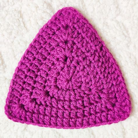 Crochet Triangle Motif Pattern Free, Crochet Triangle In The Round, Crochet Triangle Granny Square Patterns, Triangle Granny Square Pattern Free, Solid Granny Triangle, Triangle Pattern Crochet, Solid Triangle Crochet Pattern, Triangle Granny Crochet, Crochet Granny Triangle Pattern