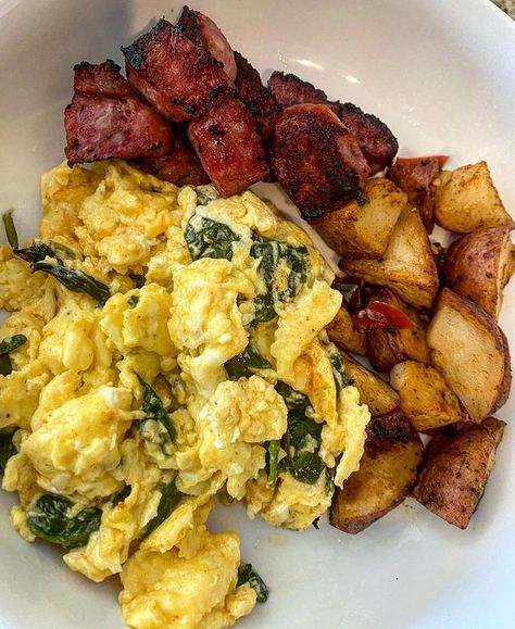 Breakfast Potatoes Recipe, Potato And Egg Breakfast, Eggs Spinach, Potato Breakfast Recipes, Eggs Scrambled, Glam Kitchen, Cheesy Eggs, Healthy Breakfast Bowls, Soul Food Dinner