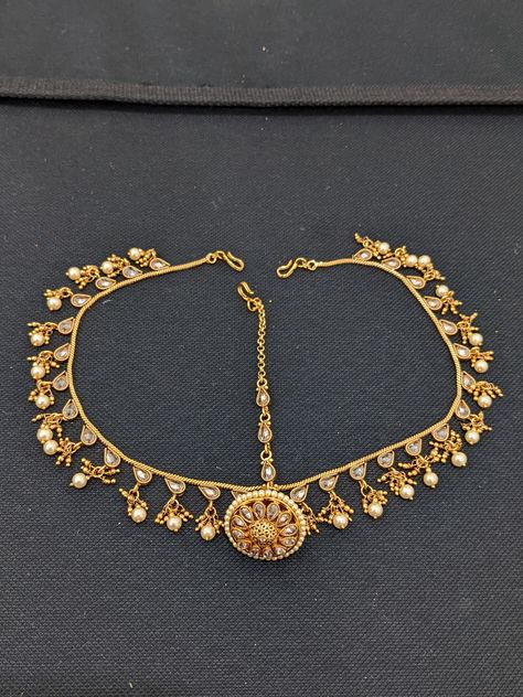 Tikka Height: 5 inches; Center Width: 1.15 inches. Side chain width: 16.75 inches.Please allow some slight variation in color.Gold plated Maang Tikka / Matha Patti / Damini / Forehead Accessory.Shiny honey yellow polki stone pasted Damini. Rajasthani Matha Patti, Maang Tikka Bridal, Matha Patti, Perhiasan India, Honey Yellow, Maang Tikka, Indian Jewellery Design, Indian Jewelry Sets, Indian Wedding Jewelry