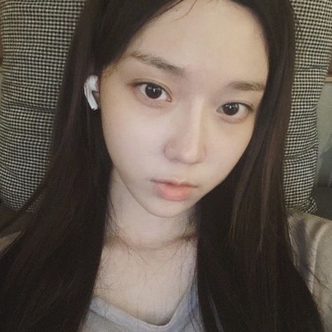 winter aespa lq icon selca cute low quality bare face Winter Face, Anak Manja, Fotografi Vintage, Bare Face, Winter Aespa, Kim Min, Without Makeup, Foto Instagram, I Love Girls