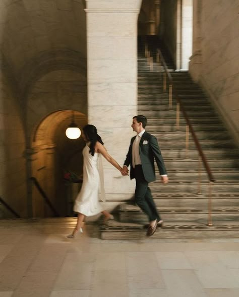 Wedding inspiration • Instagram Nyc Public Library, Nyc City Hall Wedding, New York City Hall, Nyc Elopement, City Hall Wedding, Wedding News, Courthouse Wedding, Civil Wedding, New York Public Library