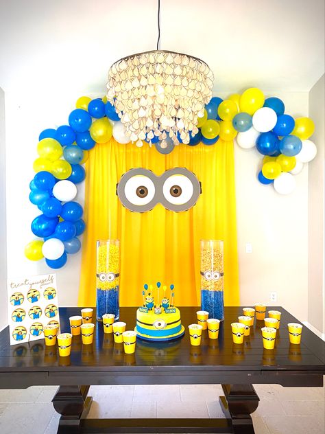 Despicable Me 2 Birthday Party, Despicable 3 Party Ideas, Minion Decoration Ideas, 2 In A Minion, Minion Birthday Party Backdrop, Minons Birthday Party Ideas Decorations, Minions Backdrop Party Ideas, Minions Background Birthday, Despicable Me 4 Birthday Party