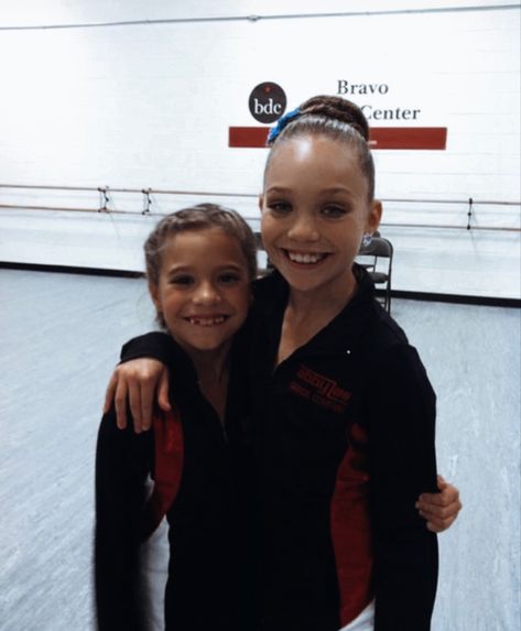 Mackenzie And Maddie, Dance Moms Season 3, Mackenzie Ziegler Dance, Dance Moms Abby, Dance Moms Memes, Nia Frazier, Dance Moms Season, Dance Moms Maddie, Dance Moms Moments