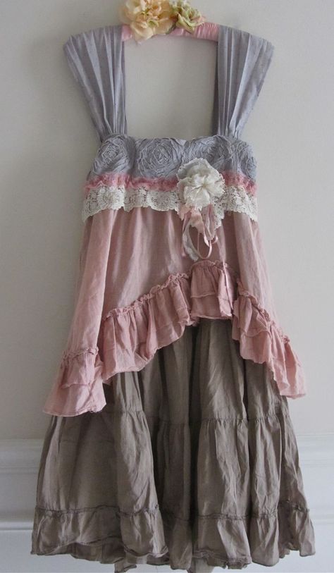 shabby chic clothes | lace..shabby chic dress Shabby Chic Outfits, Parisian Dress, Ropa Shabby Chic, Shabby Chic Dress, Sugar Dress, Shabby Chic Design, Shabby Chic Clothes, Estilo Hippy, Bohemian Mode